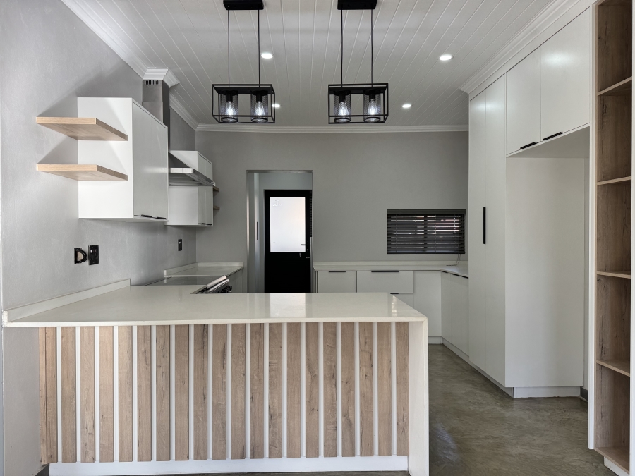 To Let 3 Bedroom Property for Rent in Flamwood North West